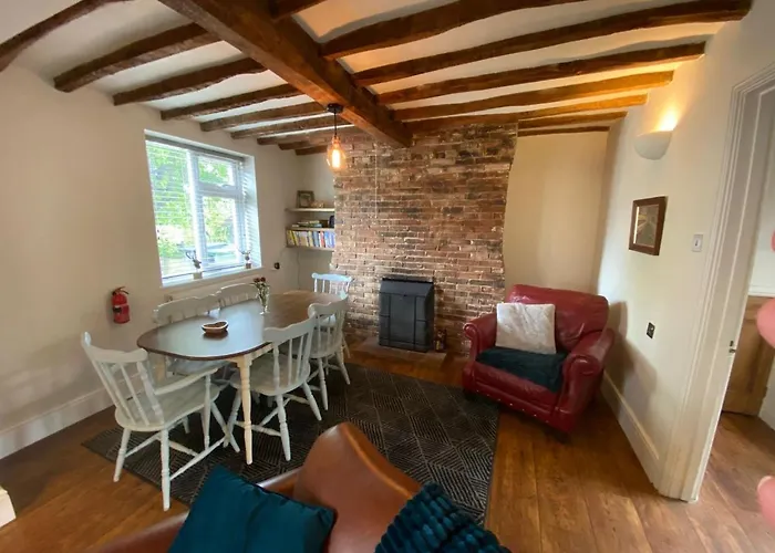Stoop Cottage - In The Heart Of Quorn